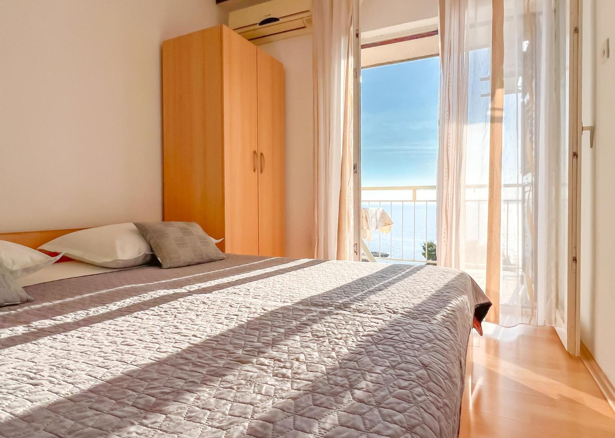 Seaside Apartments And Rooms Baska Voda Bagian luar foto