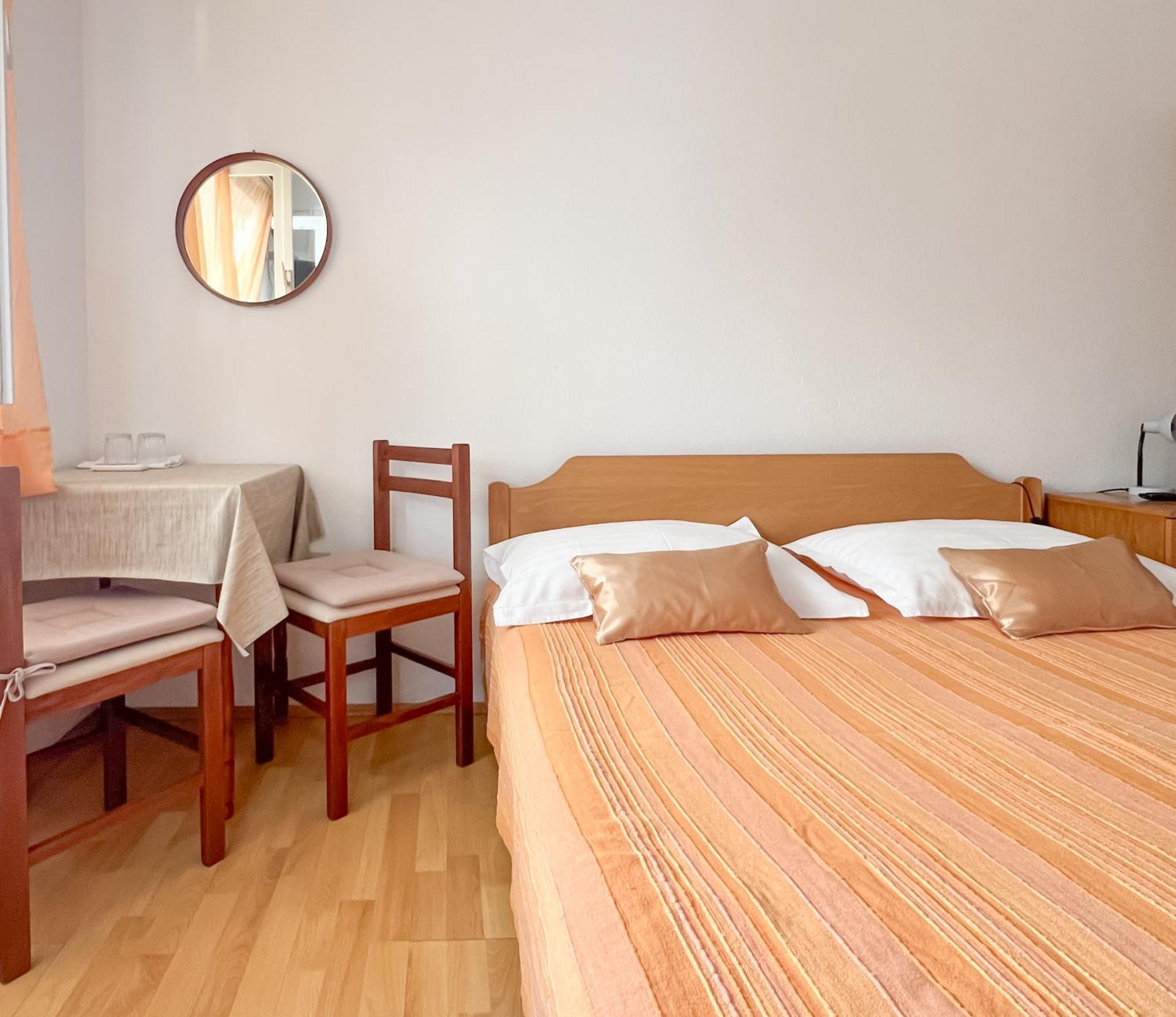 Seaside Apartments And Rooms Baska Voda Bagian luar foto