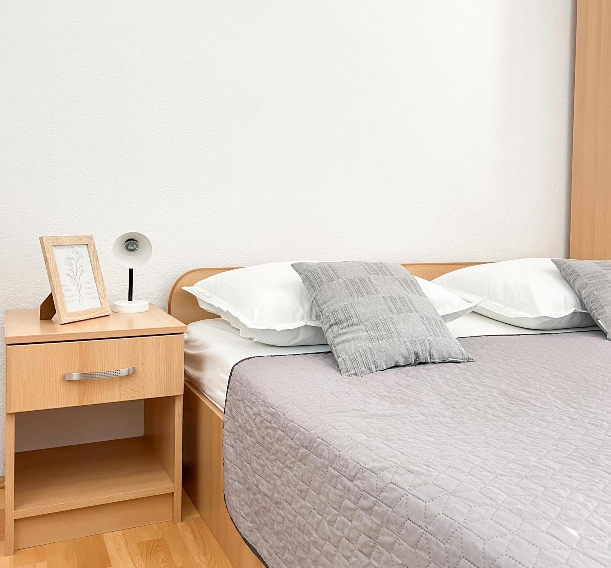 Seaside Apartments And Rooms Baska Voda Bagian luar foto