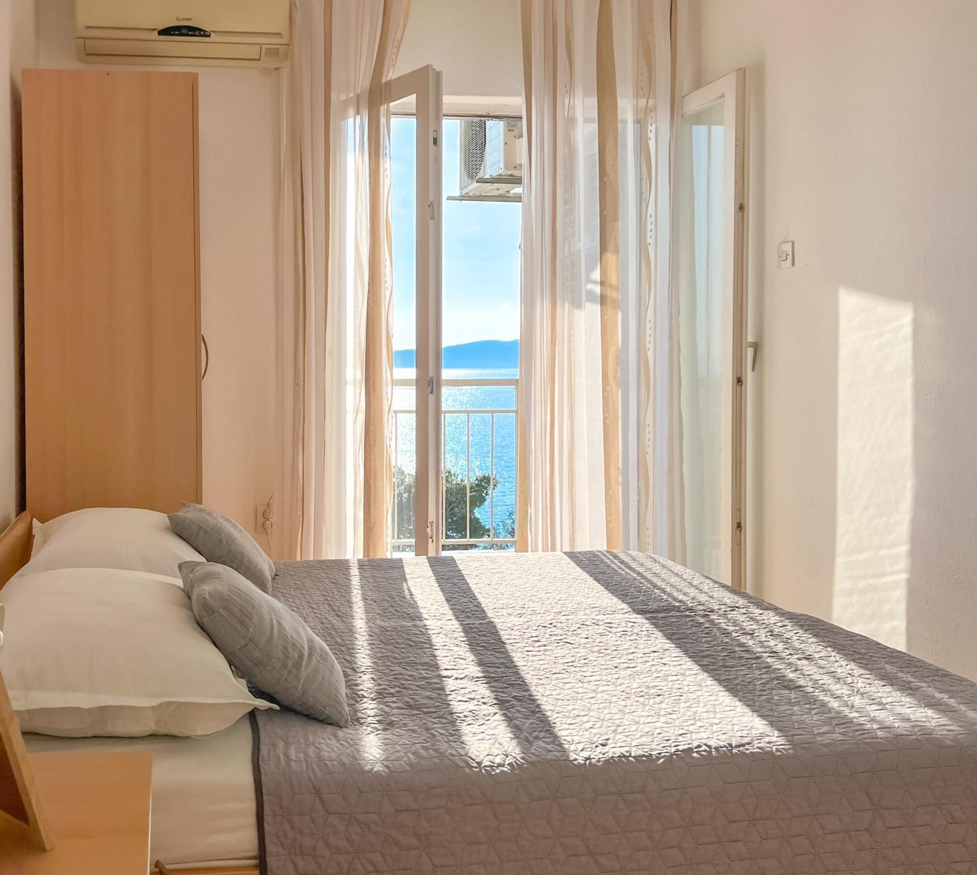 Seaside Apartments And Rooms Baska Voda Bagian luar foto