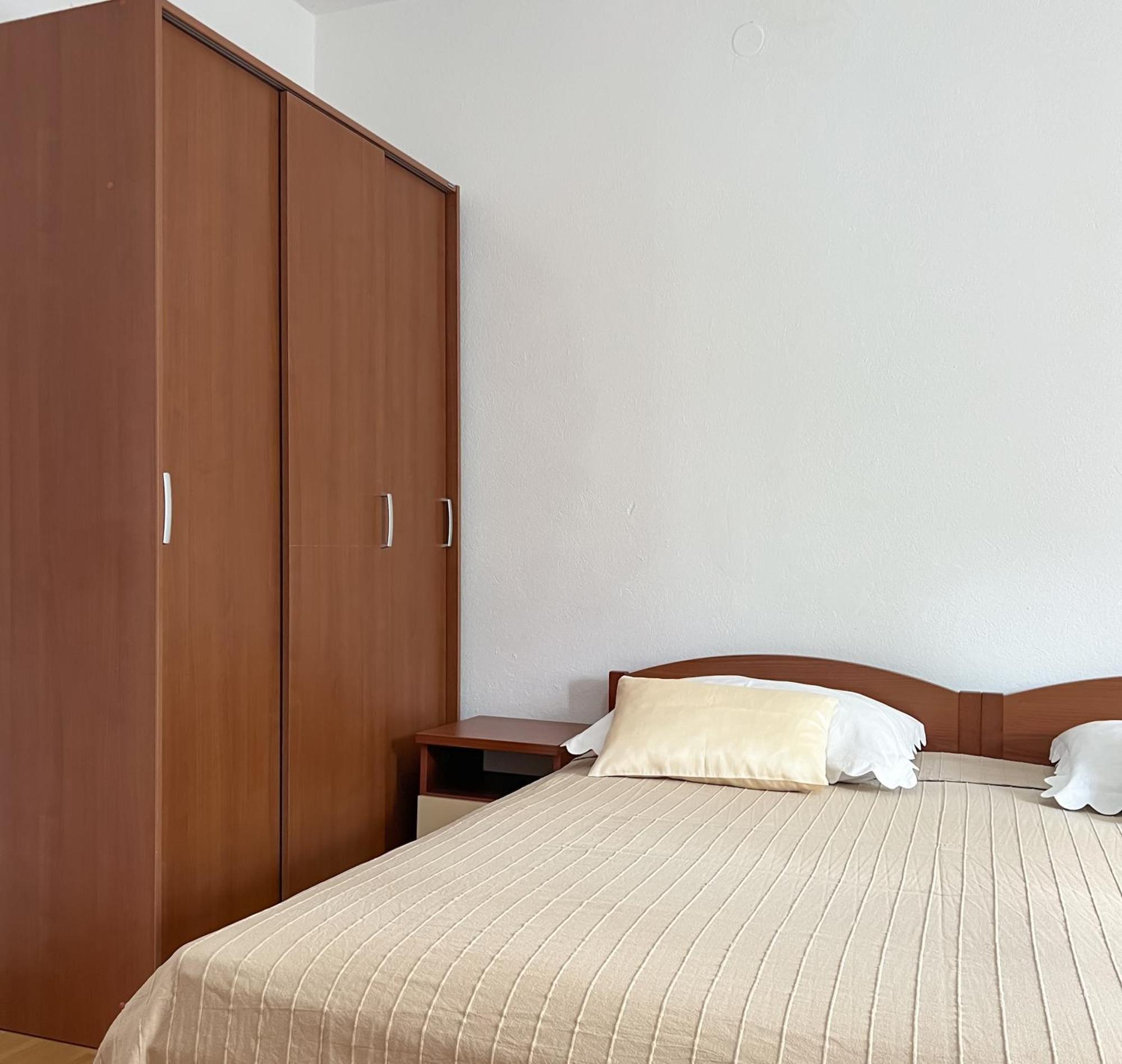 Seaside Apartments And Rooms Baska Voda Bagian luar foto
