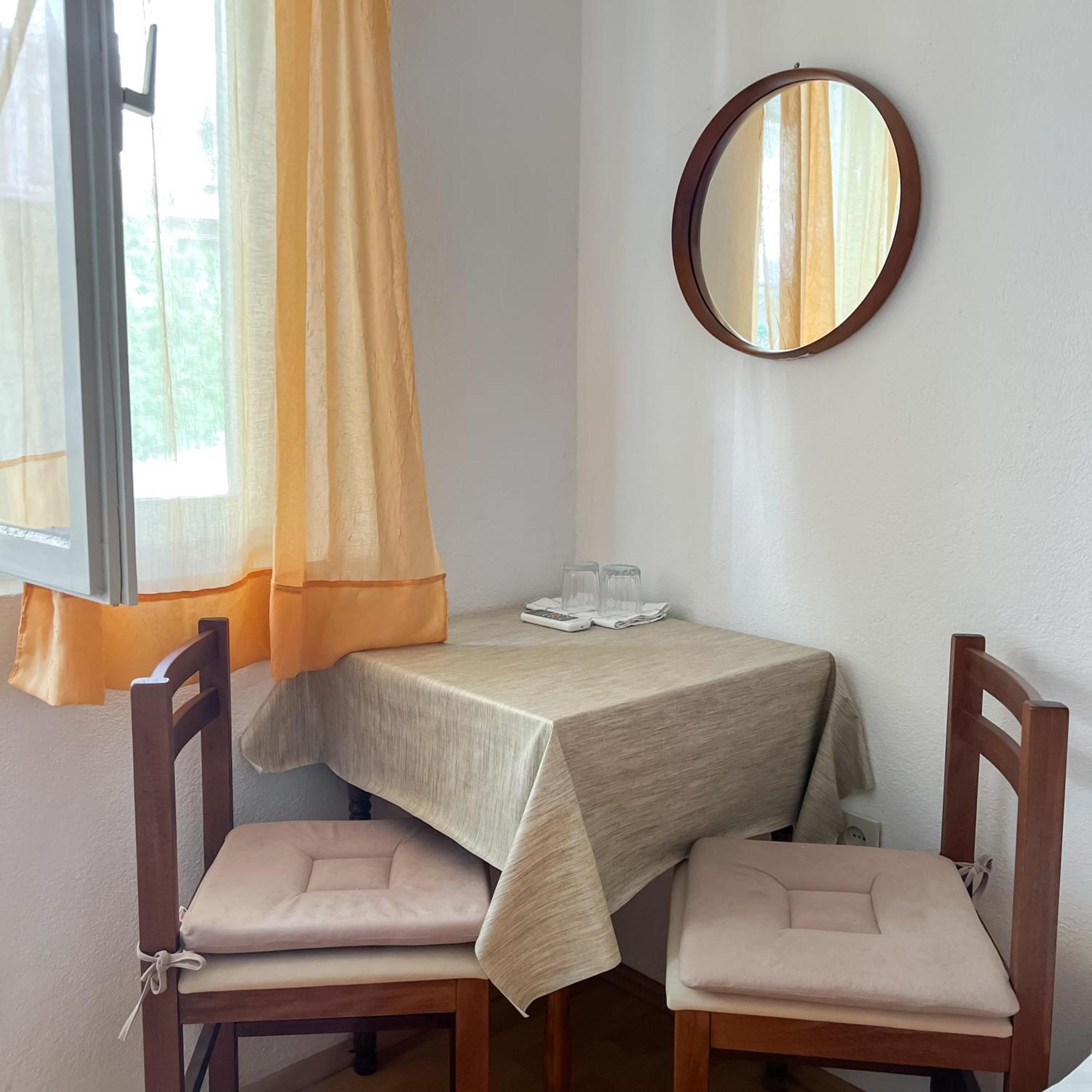 Seaside Apartments And Rooms Baska Voda Bagian luar foto