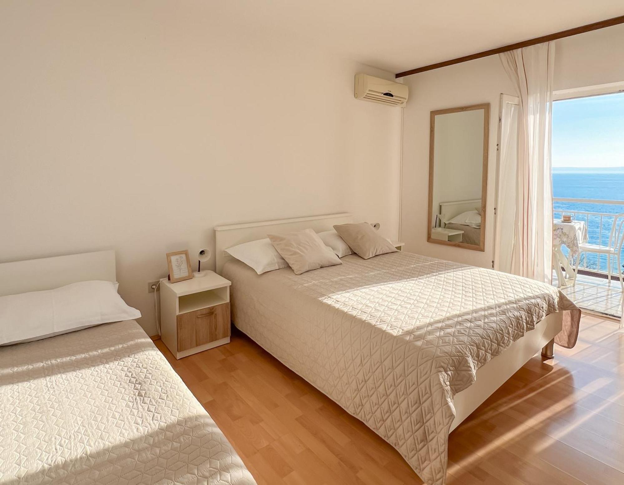 Seaside Apartments And Rooms Baska Voda Bagian luar foto