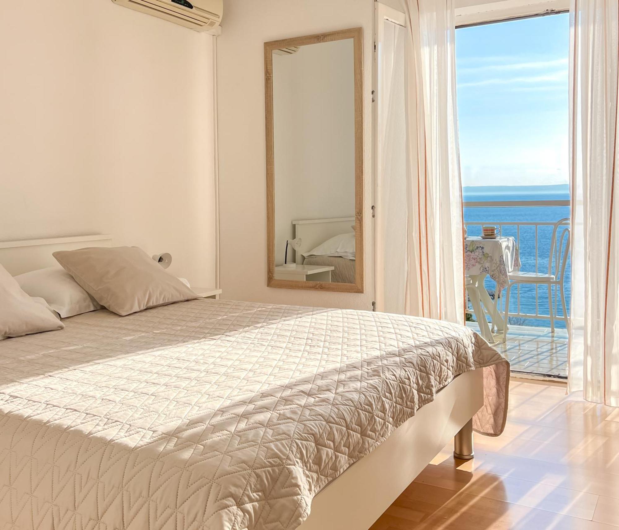 Seaside Apartments And Rooms Baska Voda Bagian luar foto