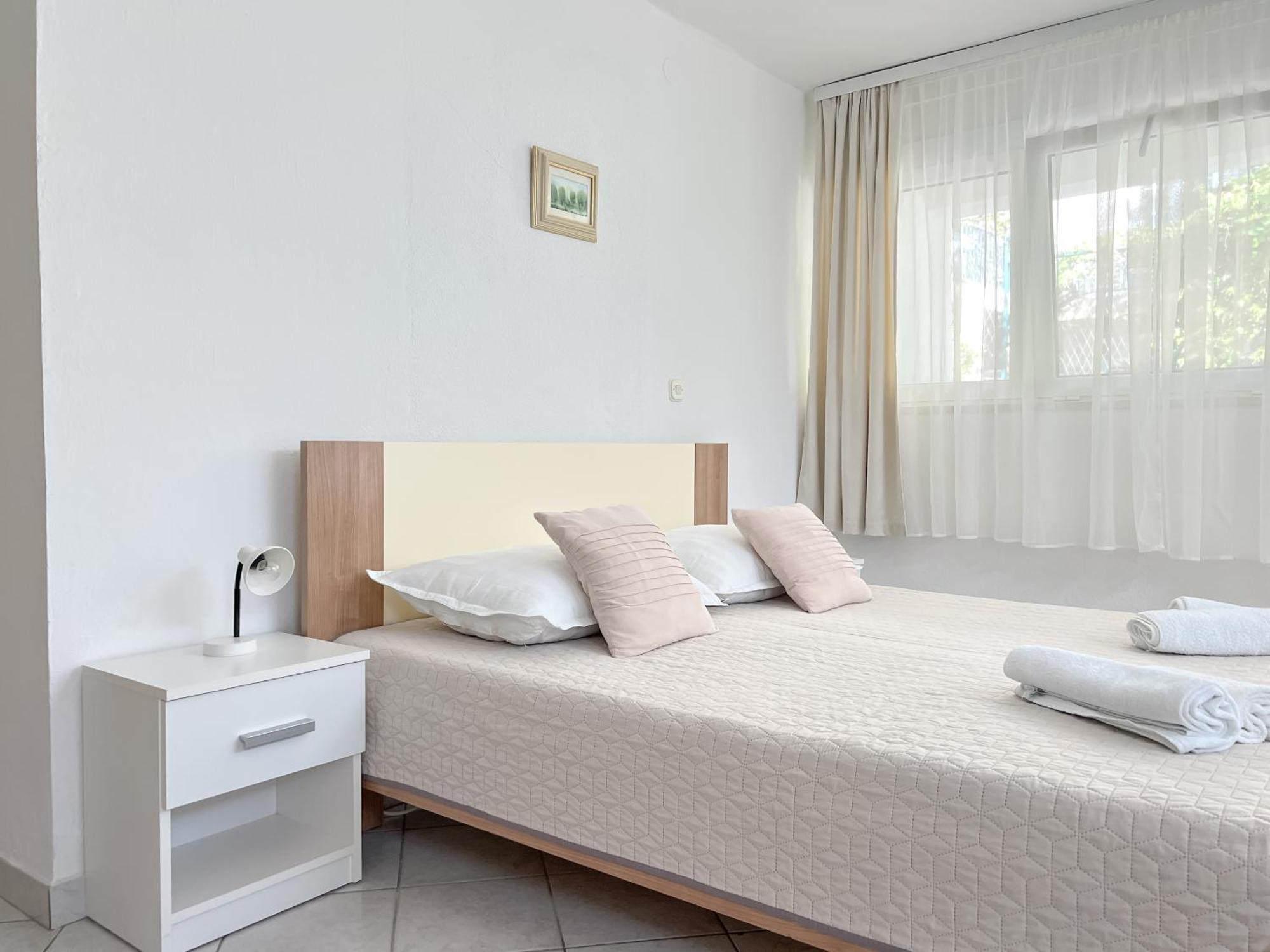 Seaside Apartments And Rooms Baska Voda Bagian luar foto