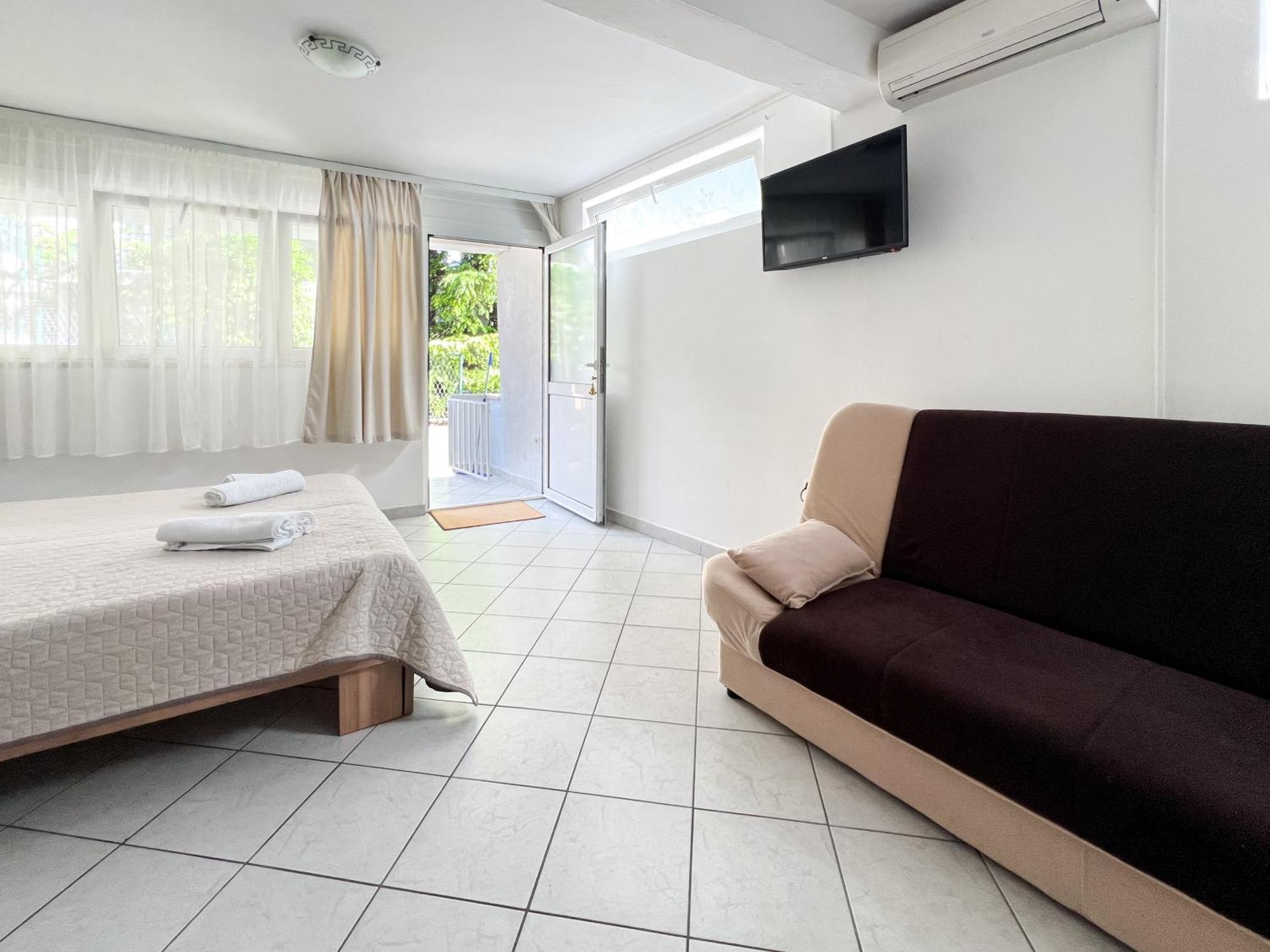 Seaside Apartments And Rooms Baska Voda Bagian luar foto