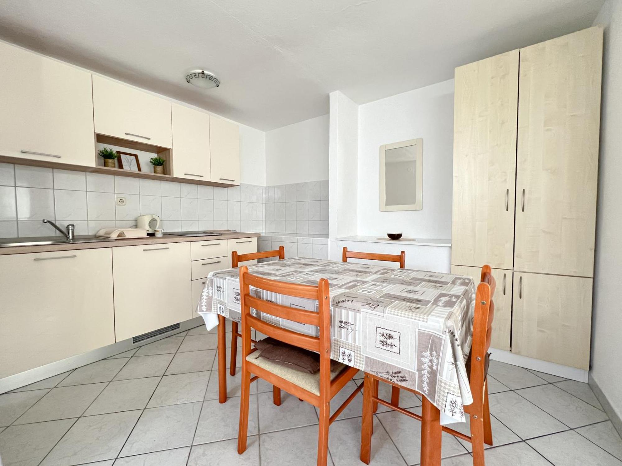Seaside Apartments And Rooms Baska Voda Bagian luar foto